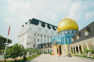 Vibesnya Bergaya Eropa: Begini Penampakan Gedung Sekolah IIEC