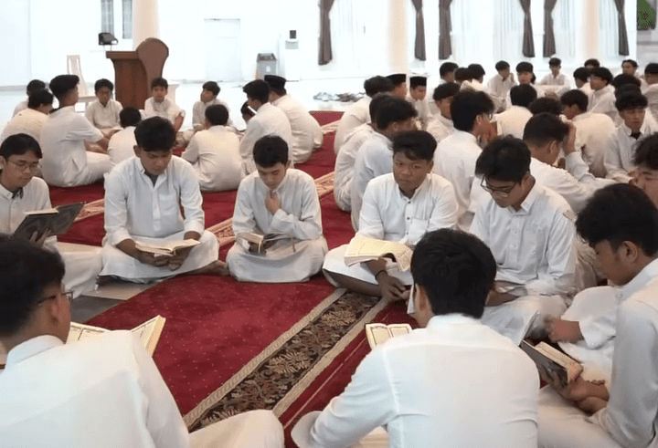 Membentuk Generasi Islami: Pendidikan Berbasis Al-Qur'an dan Hadits