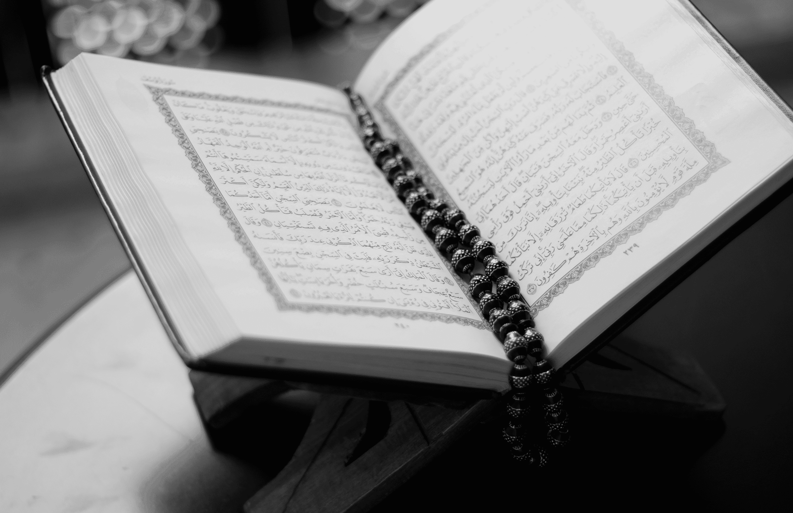 Adab Mendengarkan Al-Quran Menyimak dengan Hati dan Khusyuk