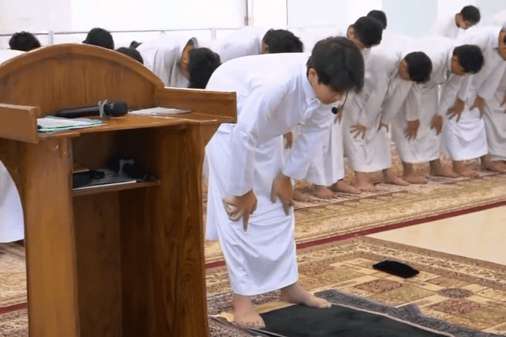 Sholat Sebagai Kompas Spiritual dalam Menjalani Hidup