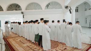 Perbaiki Shalatmu, Maka Allah Akan Memperbaiki Hidupmu